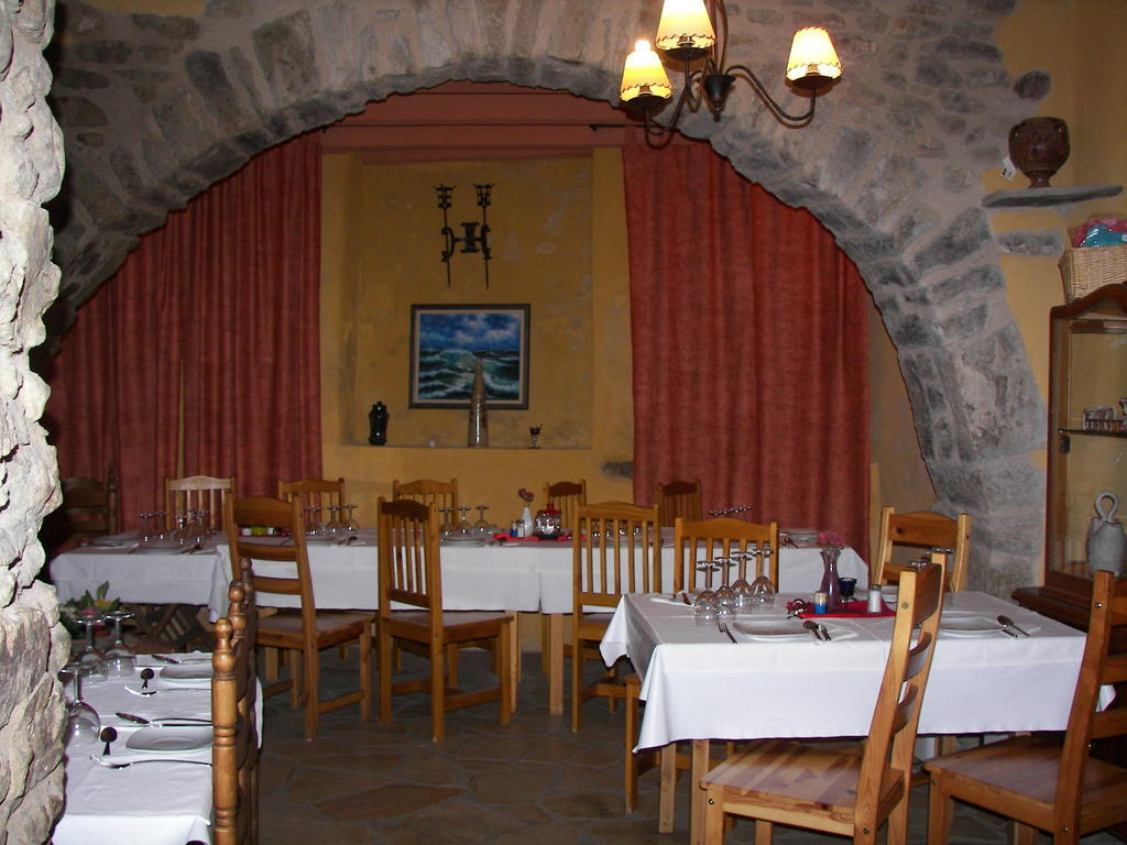 Hotel Antigua Casa Catones Huesca Exterior foto